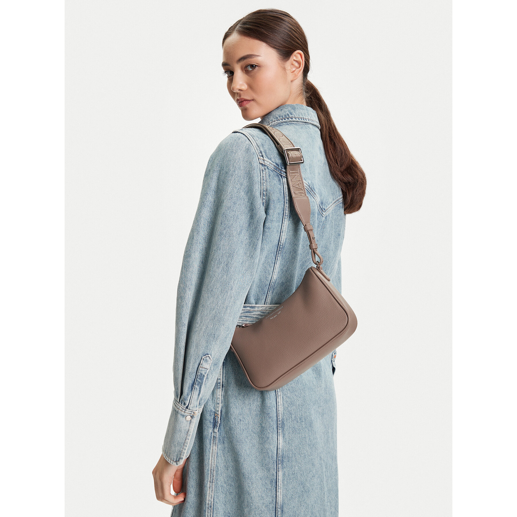 Emporio Armani Damen Beige Handtasche Ew000539 Af12036 M1057 Größe 00