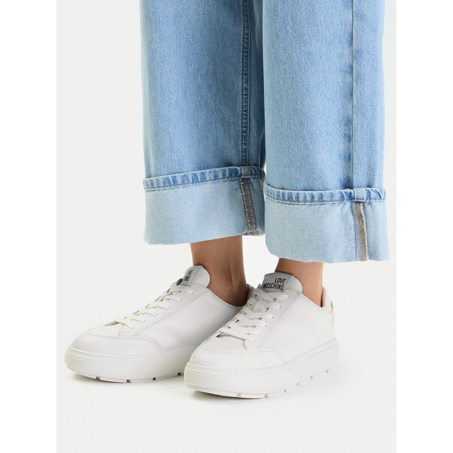 Sneakersy LOVE MOSCHINO JA15224G1OIA0100 Biela