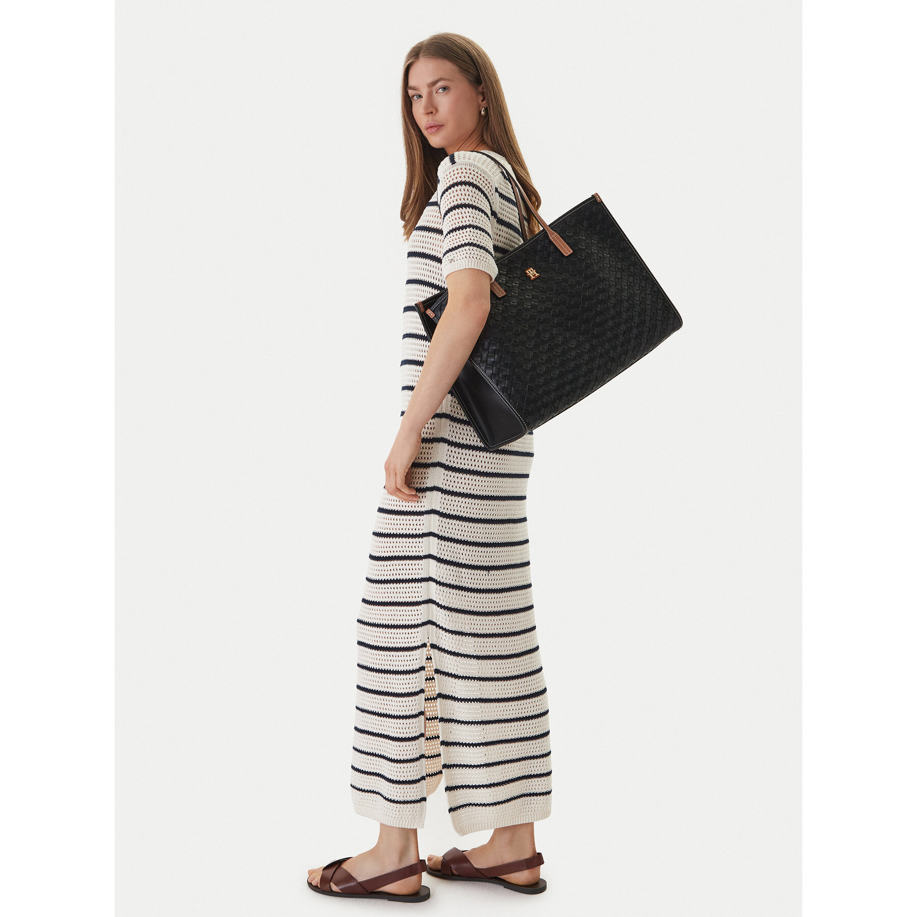 Дамска чанта Tommy Hilfiger Th City Tote AW0AW18394 Черен