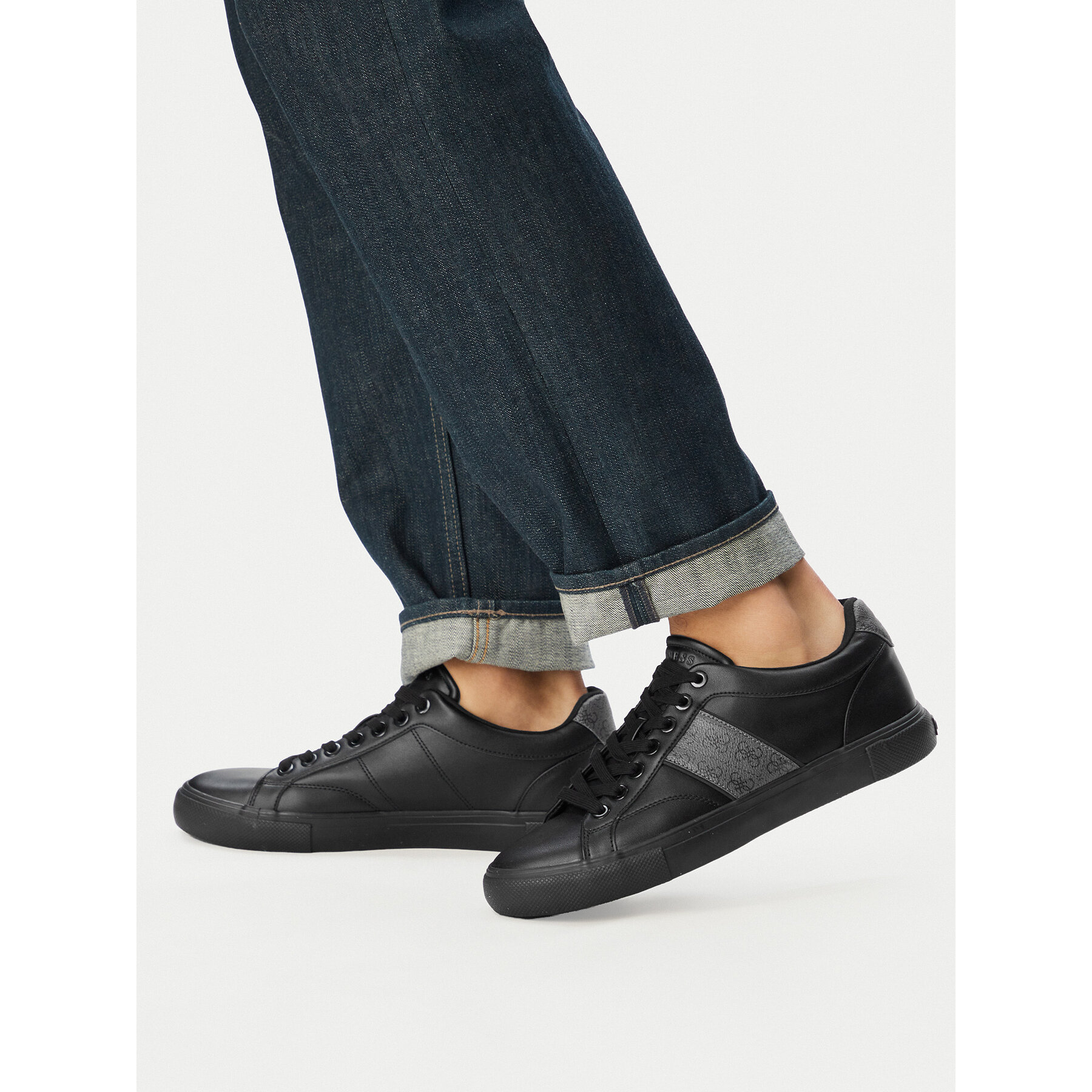 Sneakers Guess FMTCRI FAL12 Negru