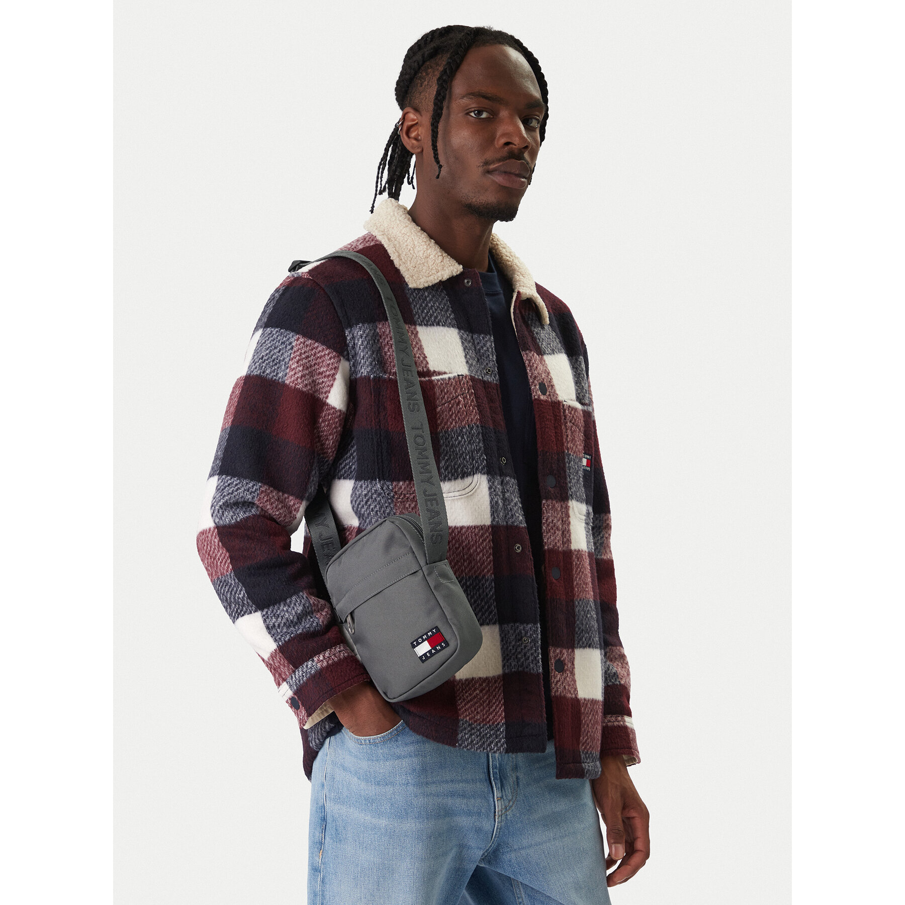 Мъжка чантичка Tommy Jeans Tjm Ess Daily Reporter AM0AM13710 Сив