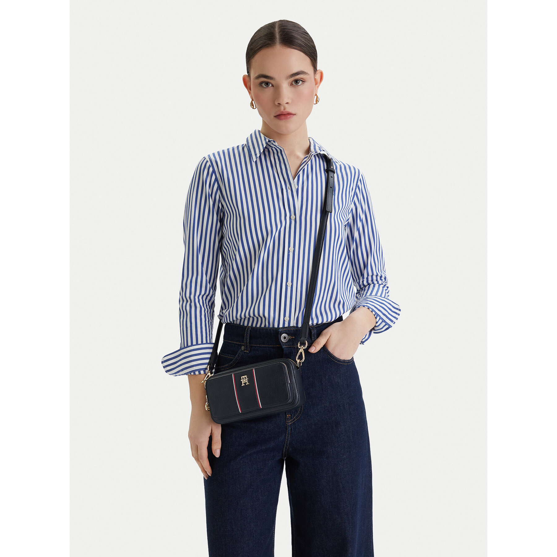 Дамска чанта Tommy Hilfiger Th Daily Camera Bag Corp AW0AW18640 Тъмносин