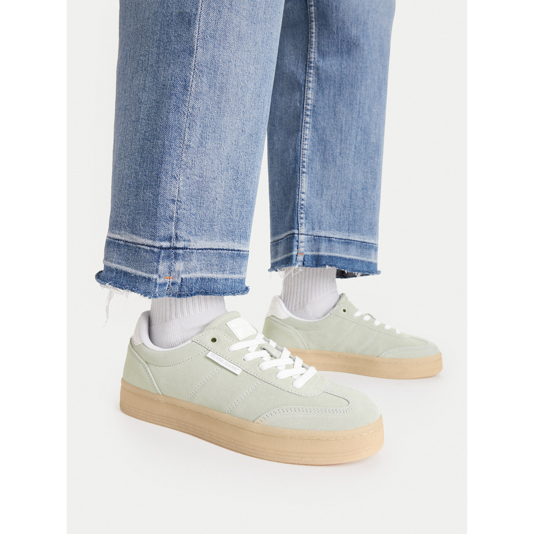 Sneakersy Guess Jeans V12-1219-25WC1051. Světle zelená