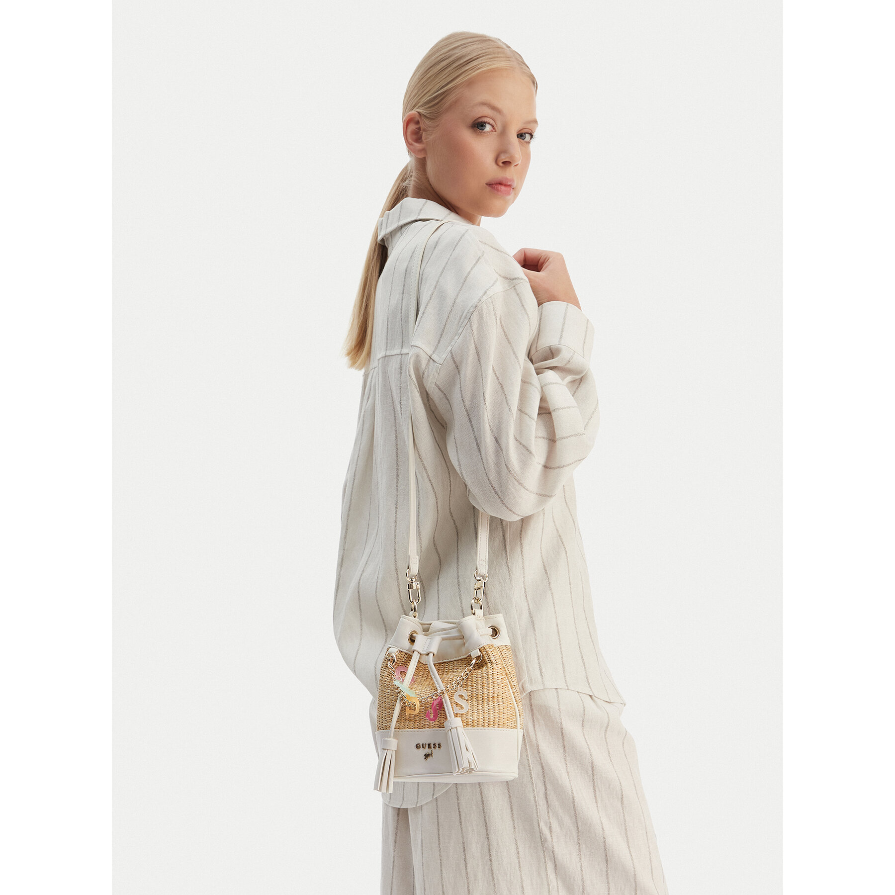 Дамска чанта Guess J6GZ19 WH860 Бежов