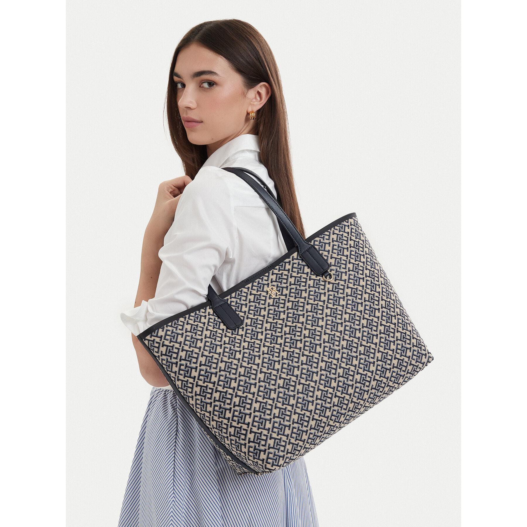 Kabelka Tommy Hilfiger Th Icon Tote Jacquard AW0AW18889 Modrá
