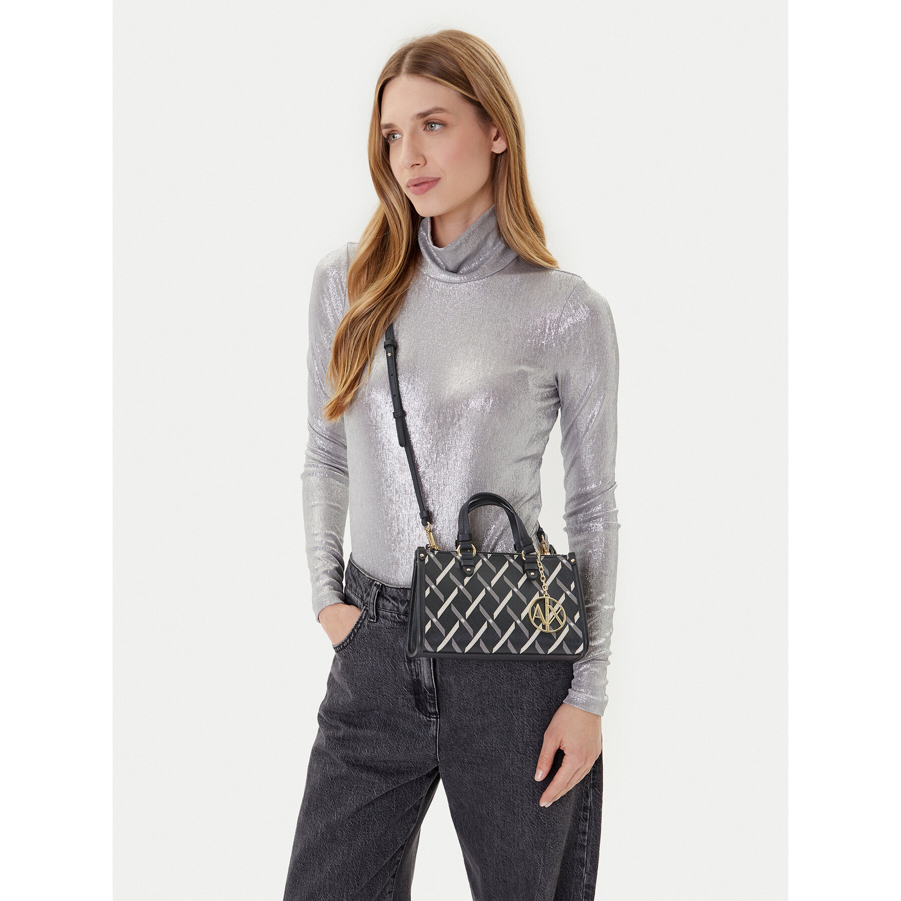 Дамска чанта Armani Exchange XW000928 AF17155 MC043 Черен