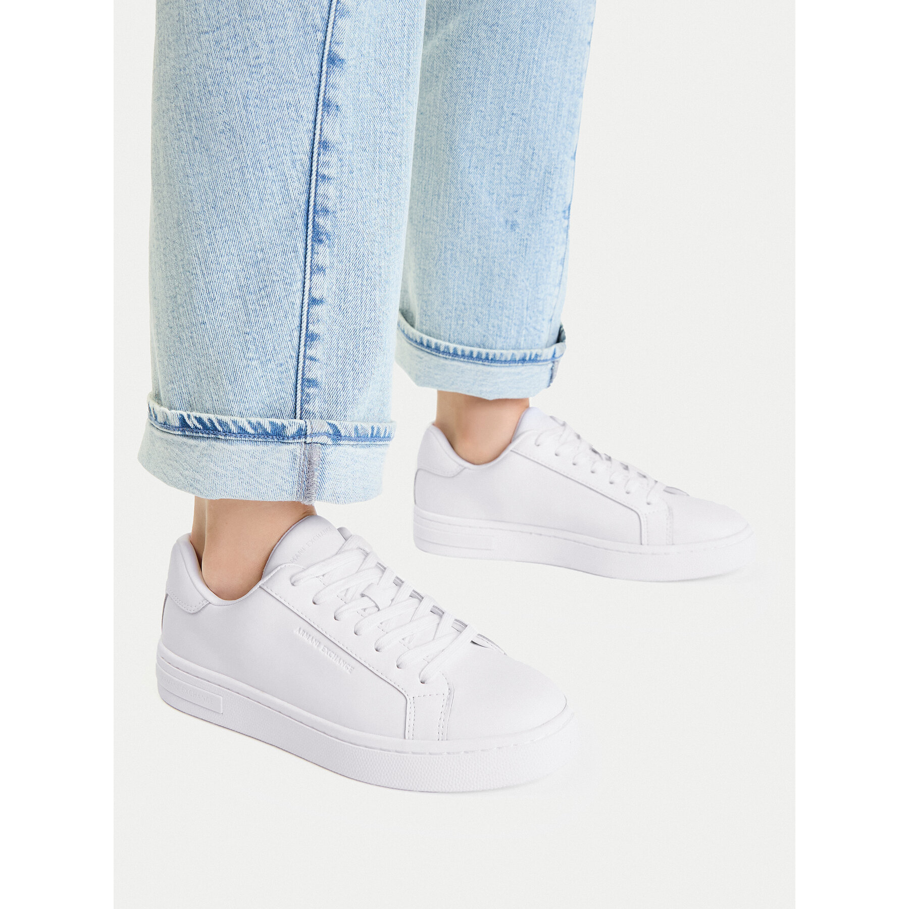 Superge Armani Exchange XW000295 AF11912 U0002 Bela
