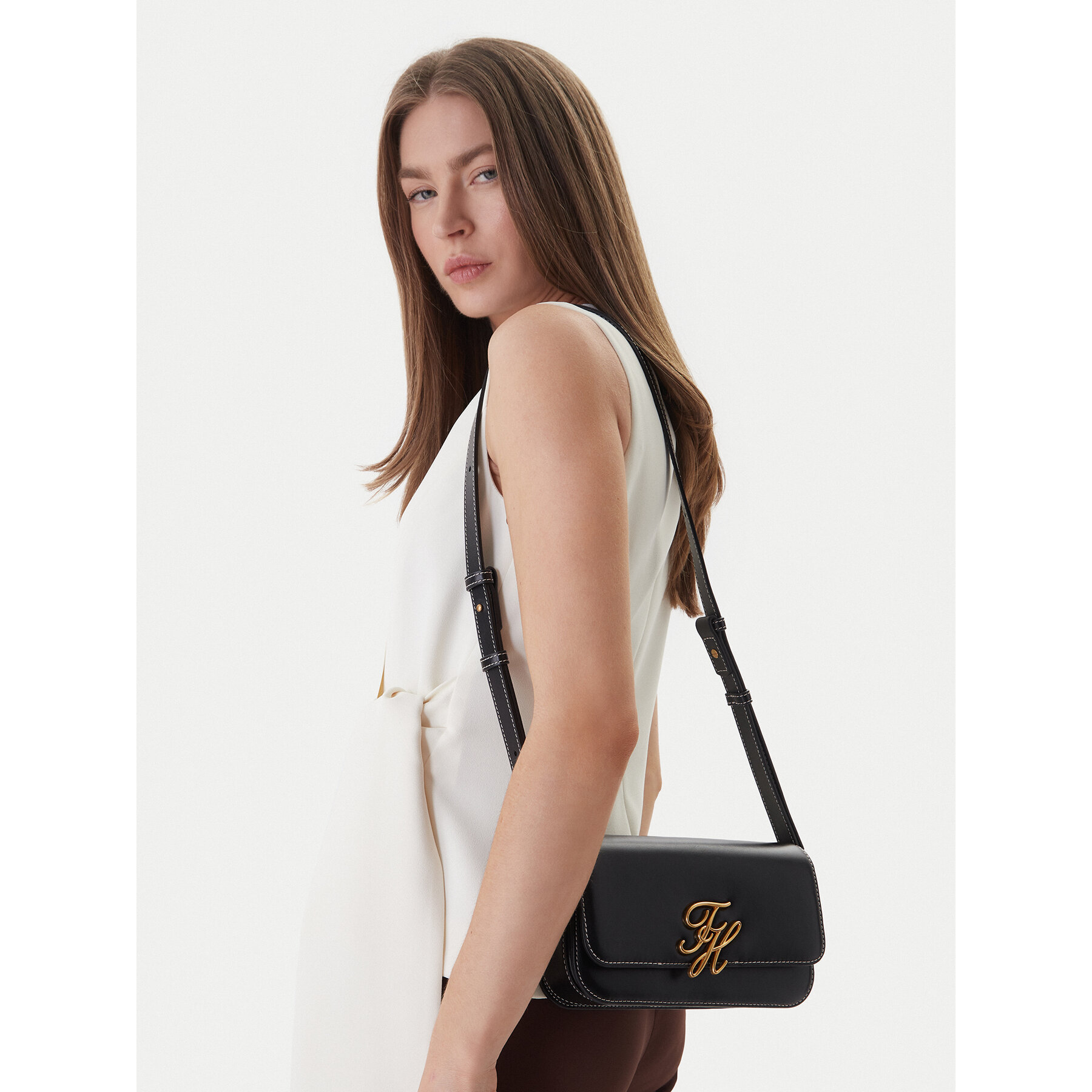 Geantă Tommy Hilfiger Th Script Flap Crossover AW0AW18399 Negru