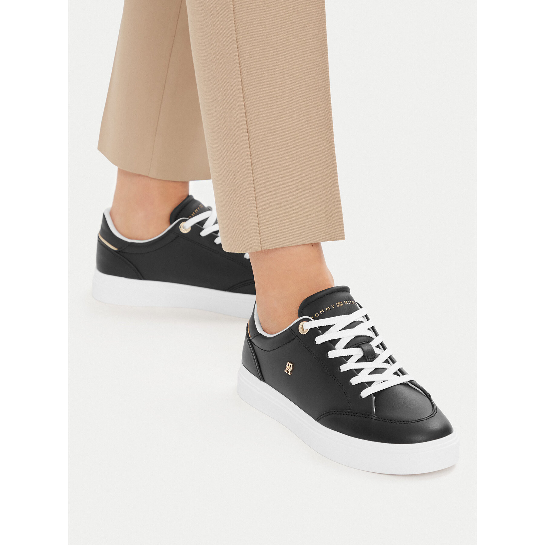 Sneakersy Tommy Hilfiger Th Chic Cupsole FW0FW09106 Čierna