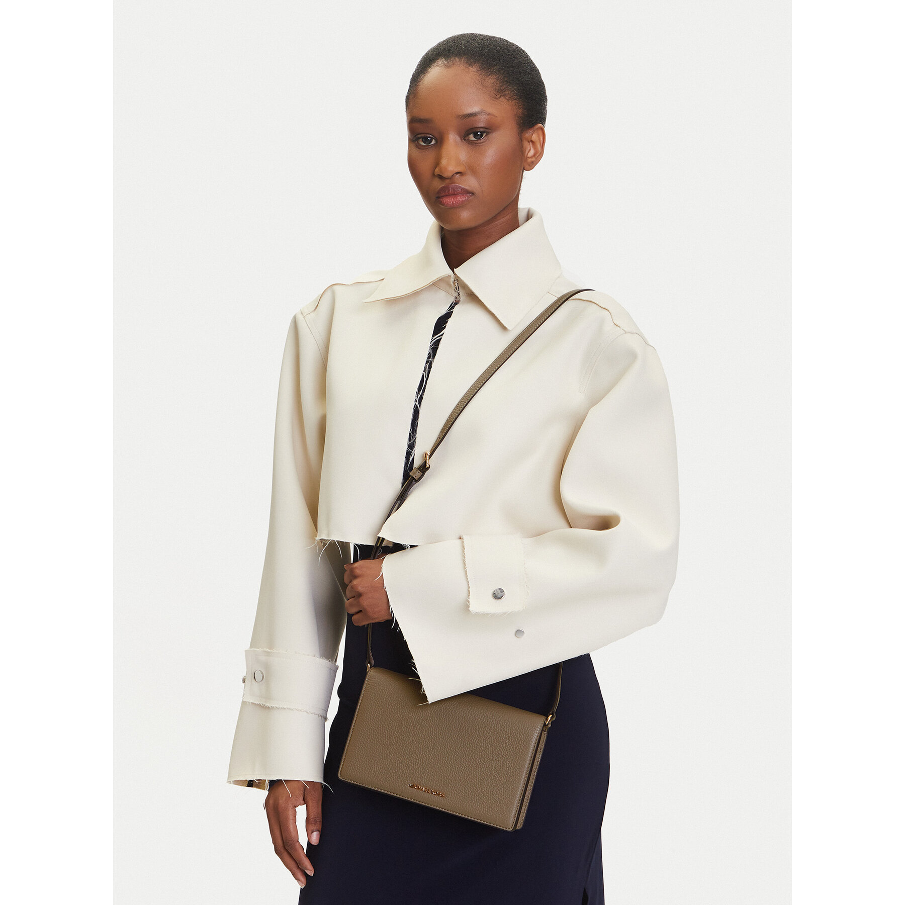 Дамска чанта MICHAEL Michael Kors Jet Set Medium 32S4GJ6C6L Бежов