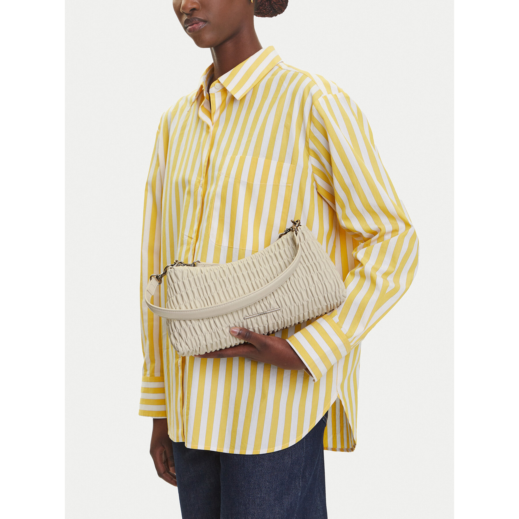 Geantă Calvin Klein Jeans Rouched Shoulder Bag LV04K3088G Écru