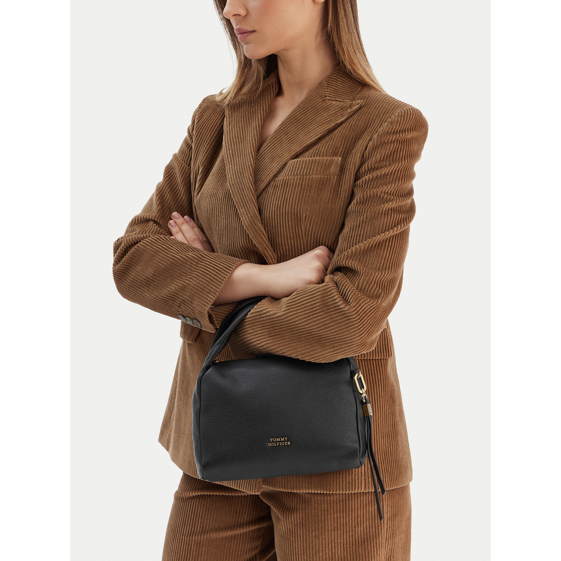 Ročna torba Tommy Hilfiger City Leather Mini Bag AW0AW18150 Črna