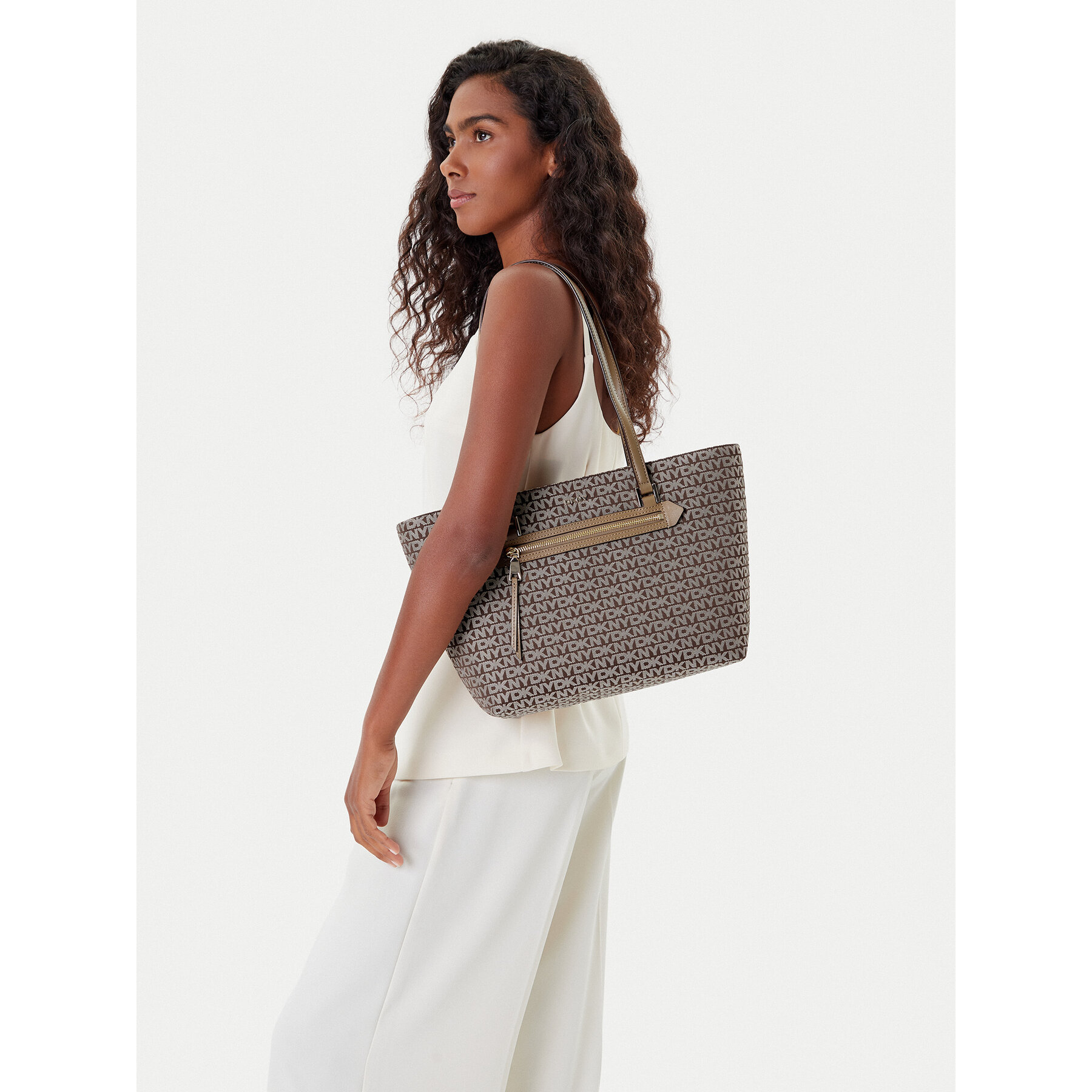 Ročna torba DKNY Bryant R43AFE20 Rjava