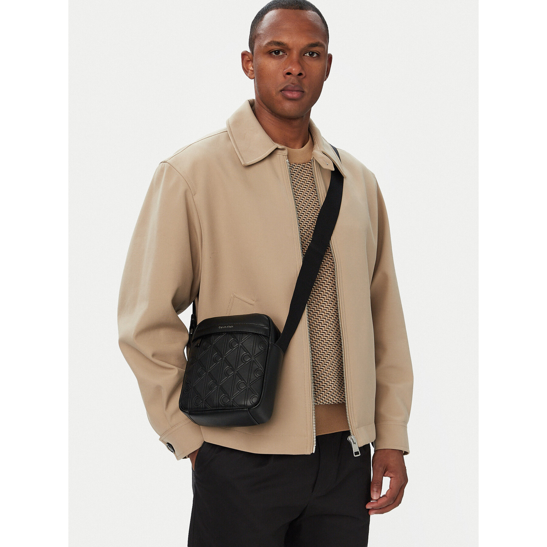 Мъжка чантичка Calvin Klein Emblem Aop Deboss Reporter LV04D3562G Черен