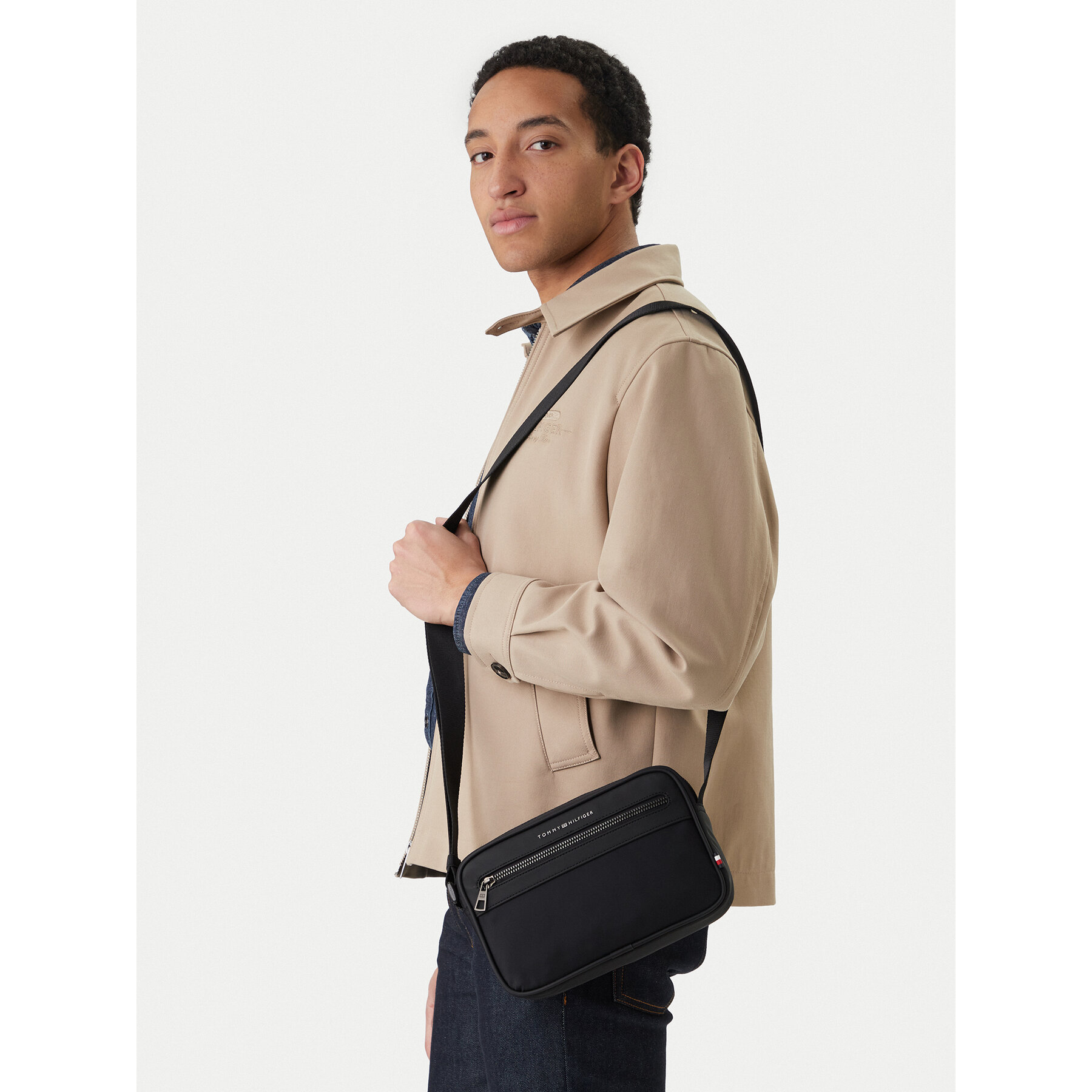 Τσαντάκι Tommy Hilfiger Th Repreve Ew Reporter AM0AM14152 Μαύρο