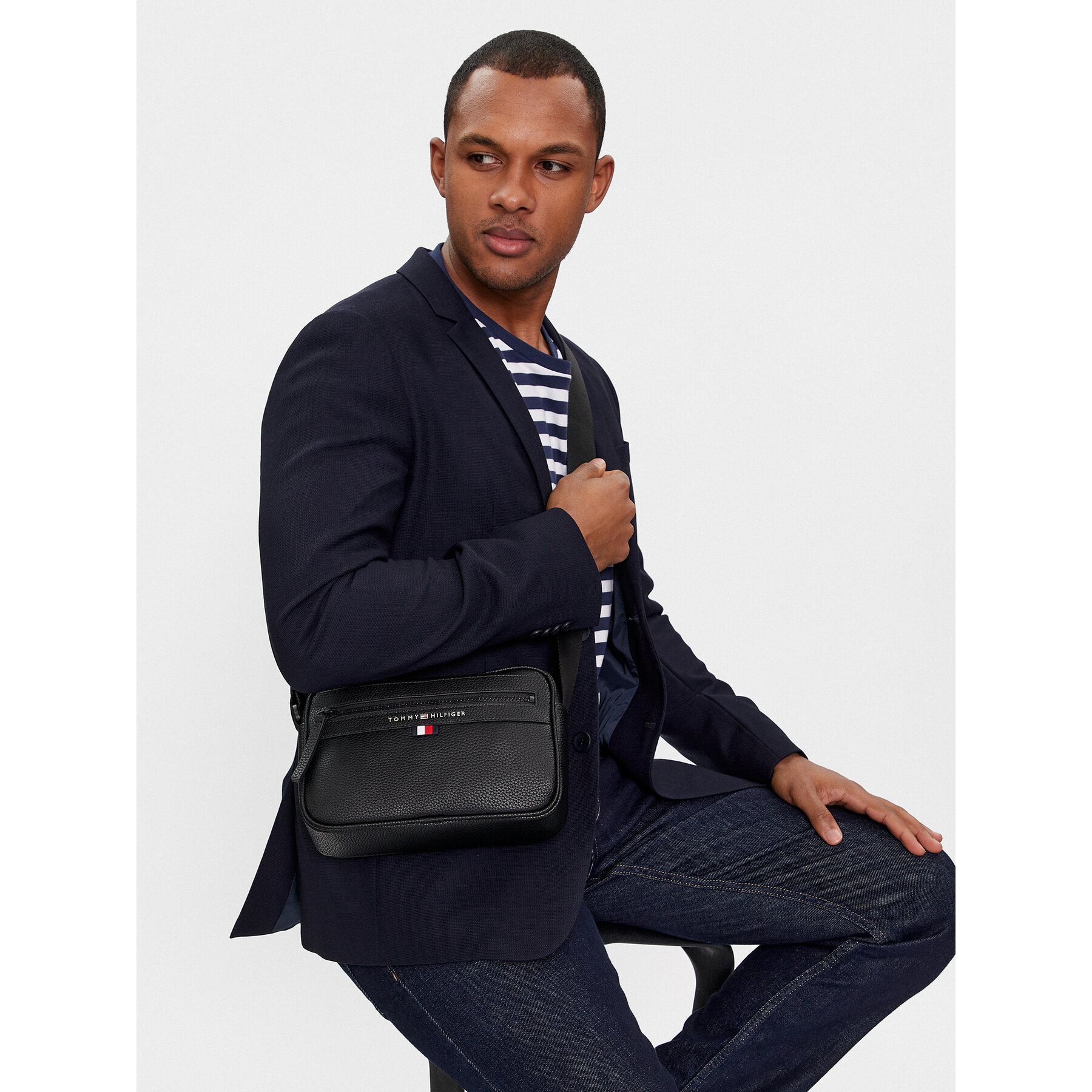 Crossover torbica Tommy Hilfiger Essential Pu Ew Reporter AM0AM12093 Crna