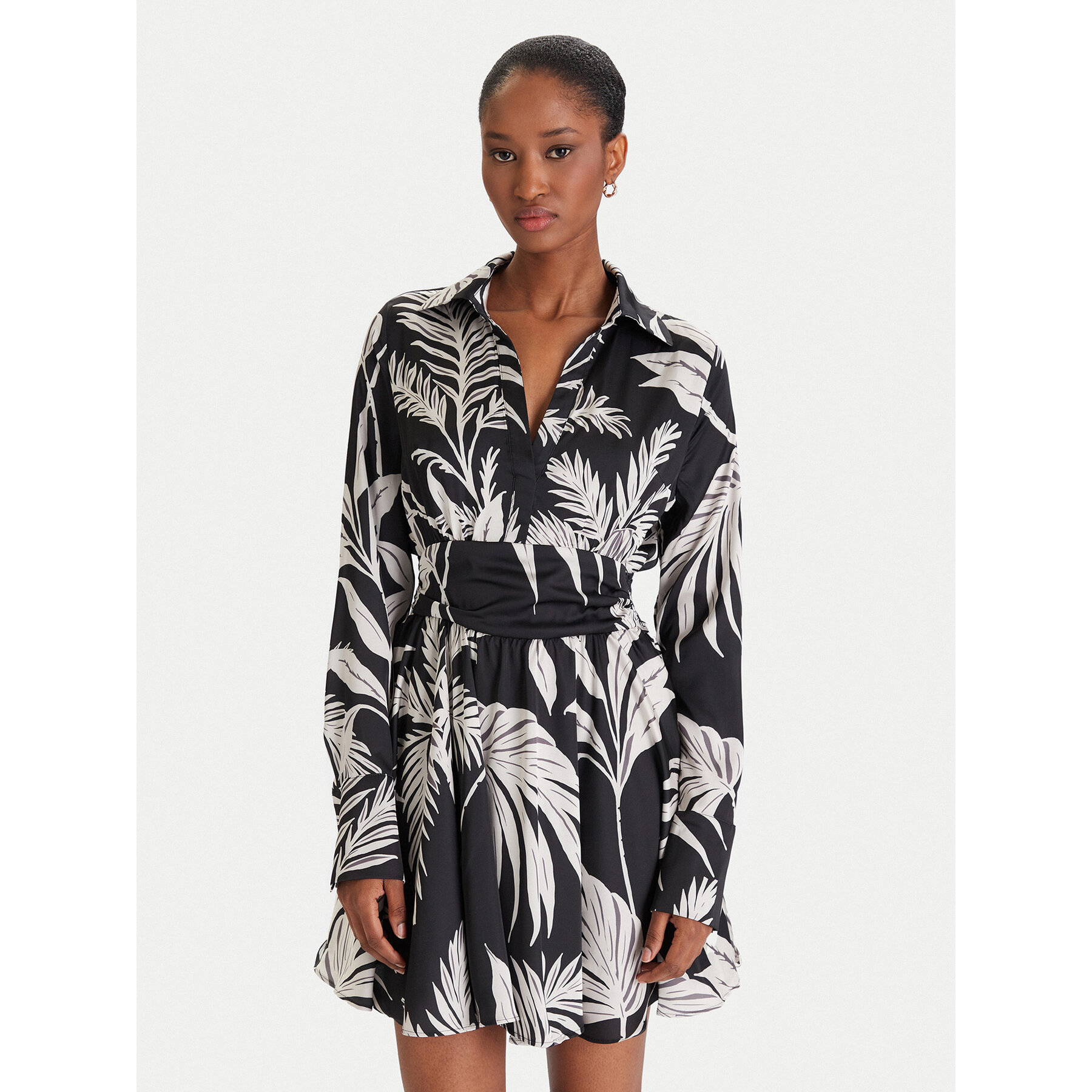 Guess Coctailkleid W5YK00 WF1T2 Grün Regular Fit