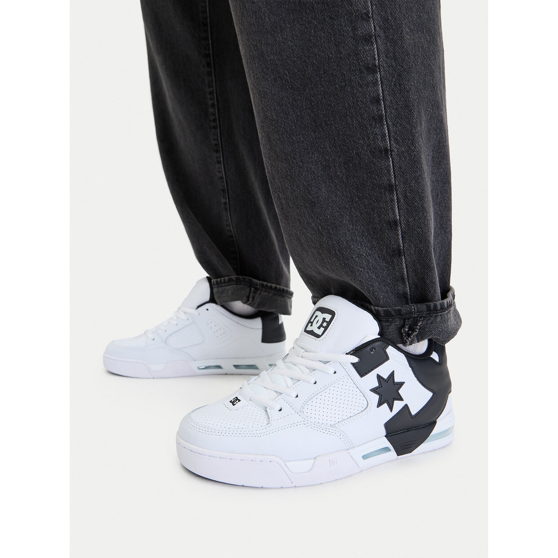 Sneakersy DC Shoes EO-DC COMMAND DC02220102 Biela