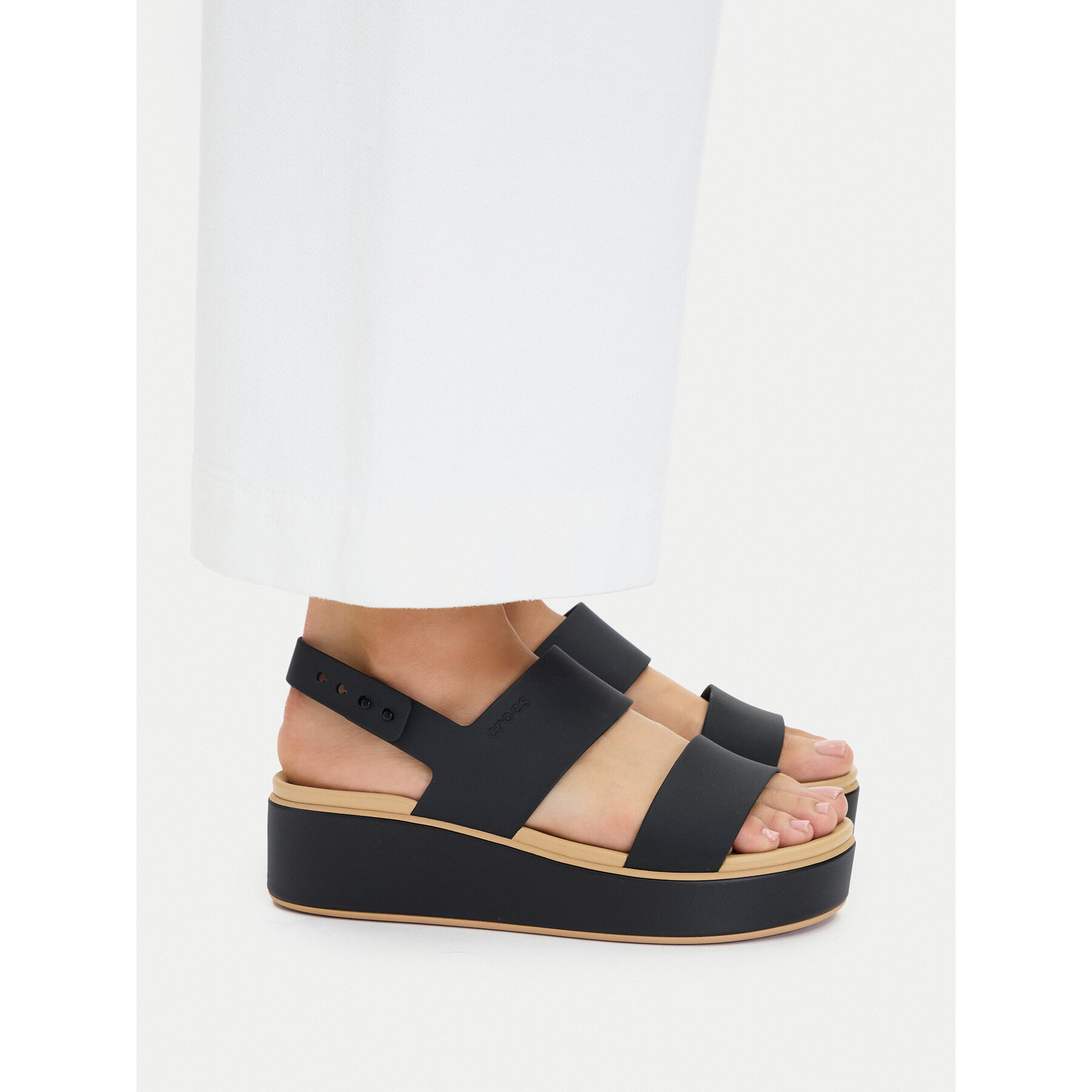 Sandale Crocs Brooklyn Matte Wrap Low Wedge 211802 Crna