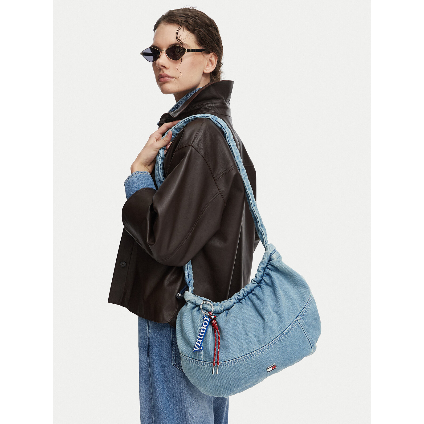 Kabelka Tommy Hilfiger Tjw Icon Charms Denim Hobo AW0AW19259 Modrá
