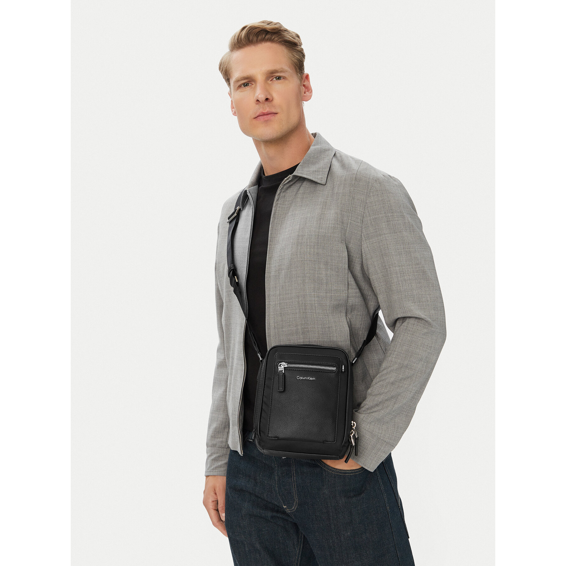 Crossover torbica Calvin Klein Ssnl Raised Logo Reporter LV04D3500G Crna
