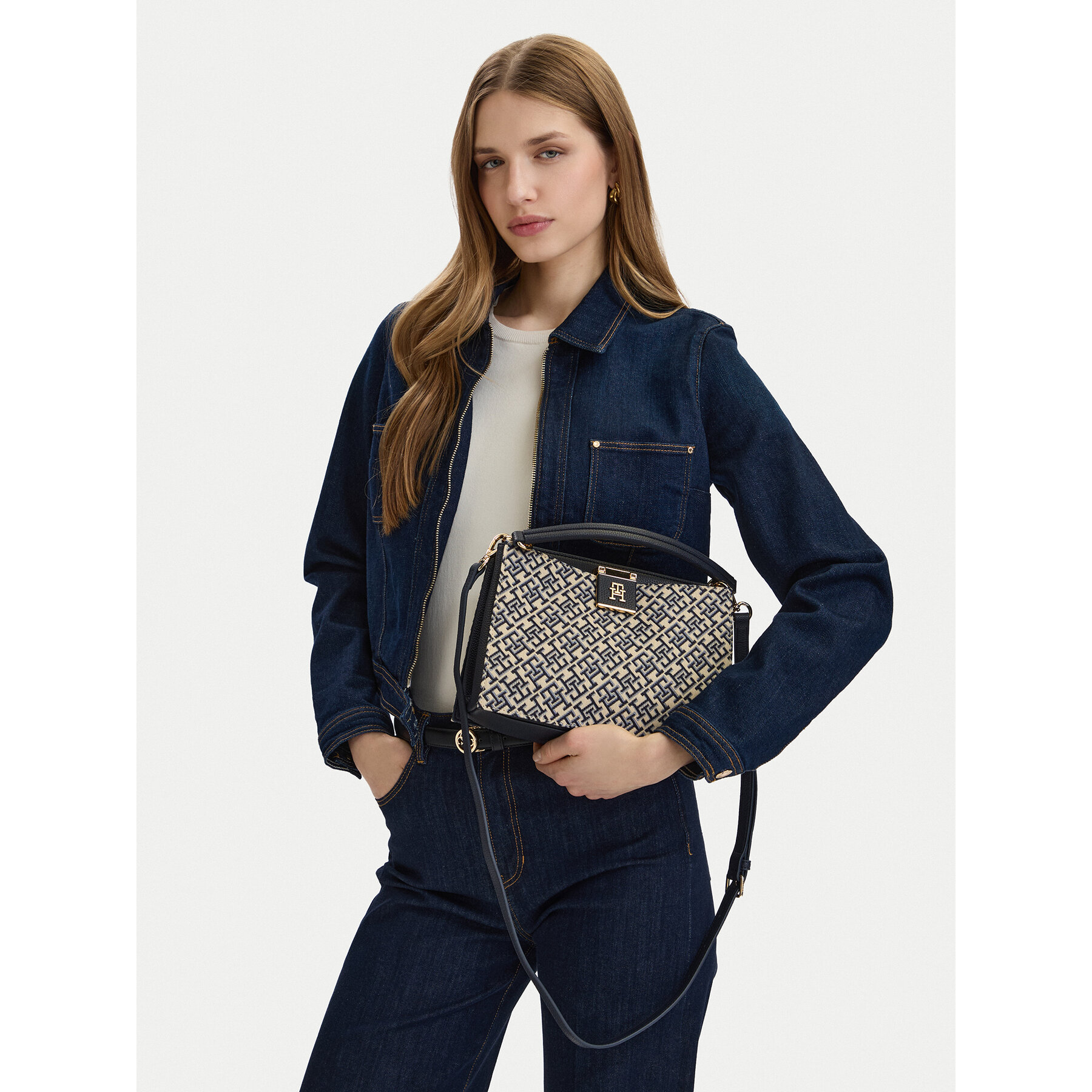 Τσάντα Tommy Hilfiger Th Her Med Satchel Jacqu AW0AW18639 Σκούρο μπλε