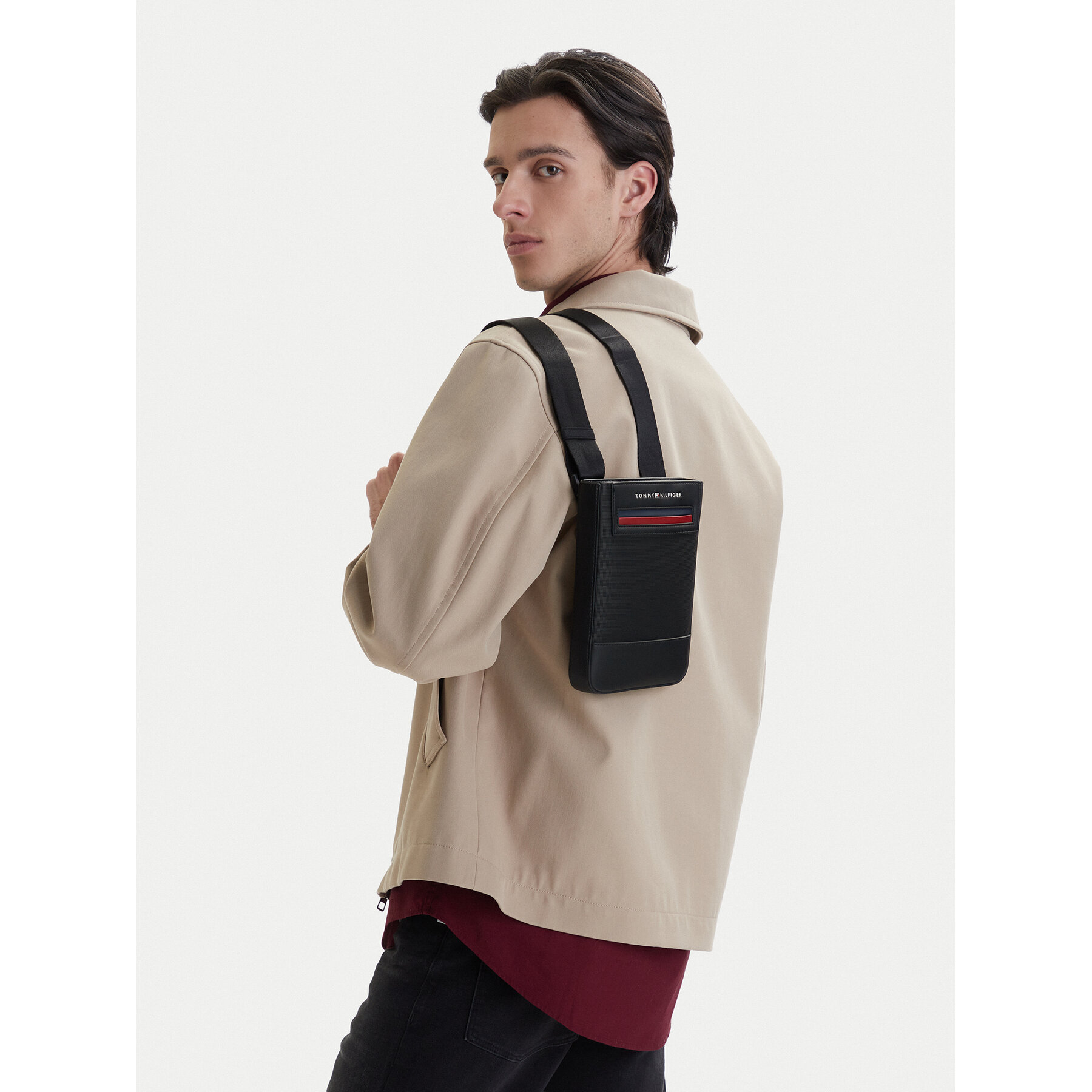 Geantă crossover Tommy Hilfiger Th Foundation Mini Crossover AM0AM14157 Negru