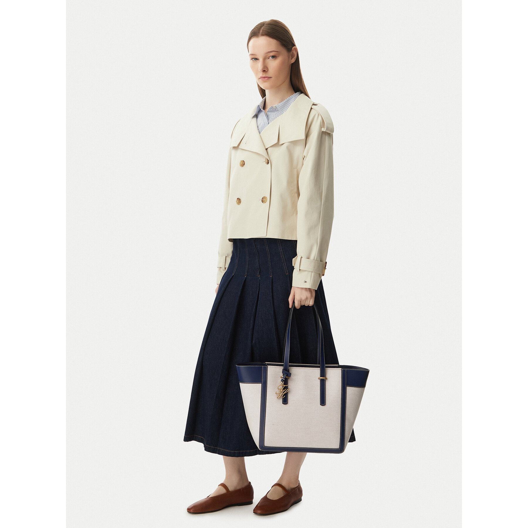 Ročna torba Tommy Hilfiger Th Script Tote Canvas AW0AW18829 Kremna