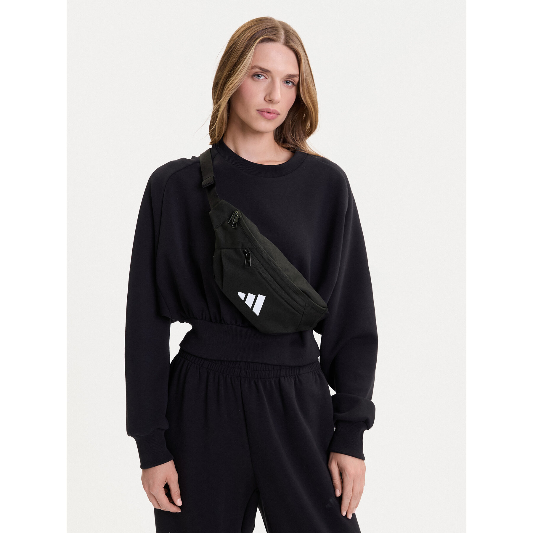Ľadvinka adidas Essentials JM7155 Čierna