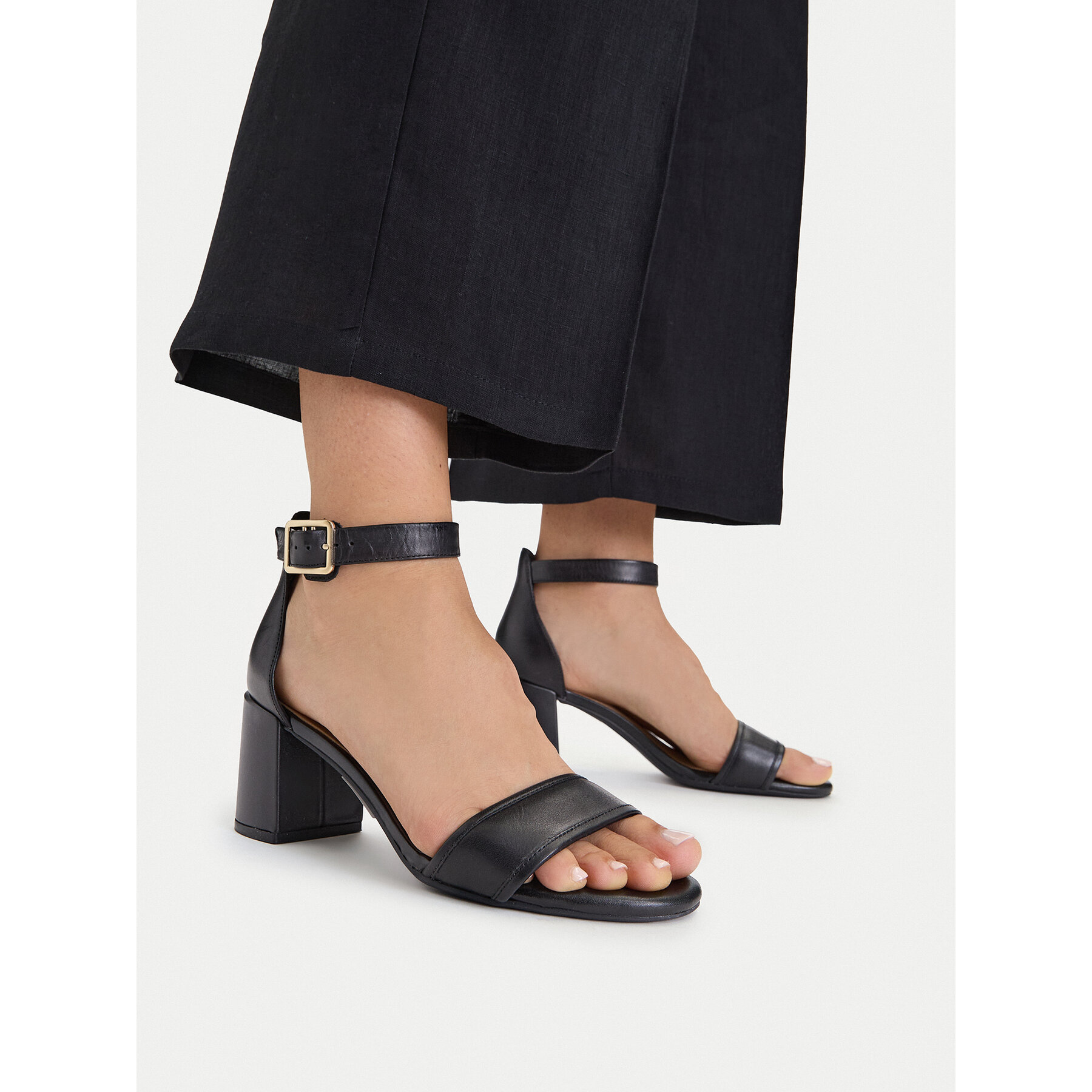 Sandali Clarks Ezoria Mae 26181295 Črna