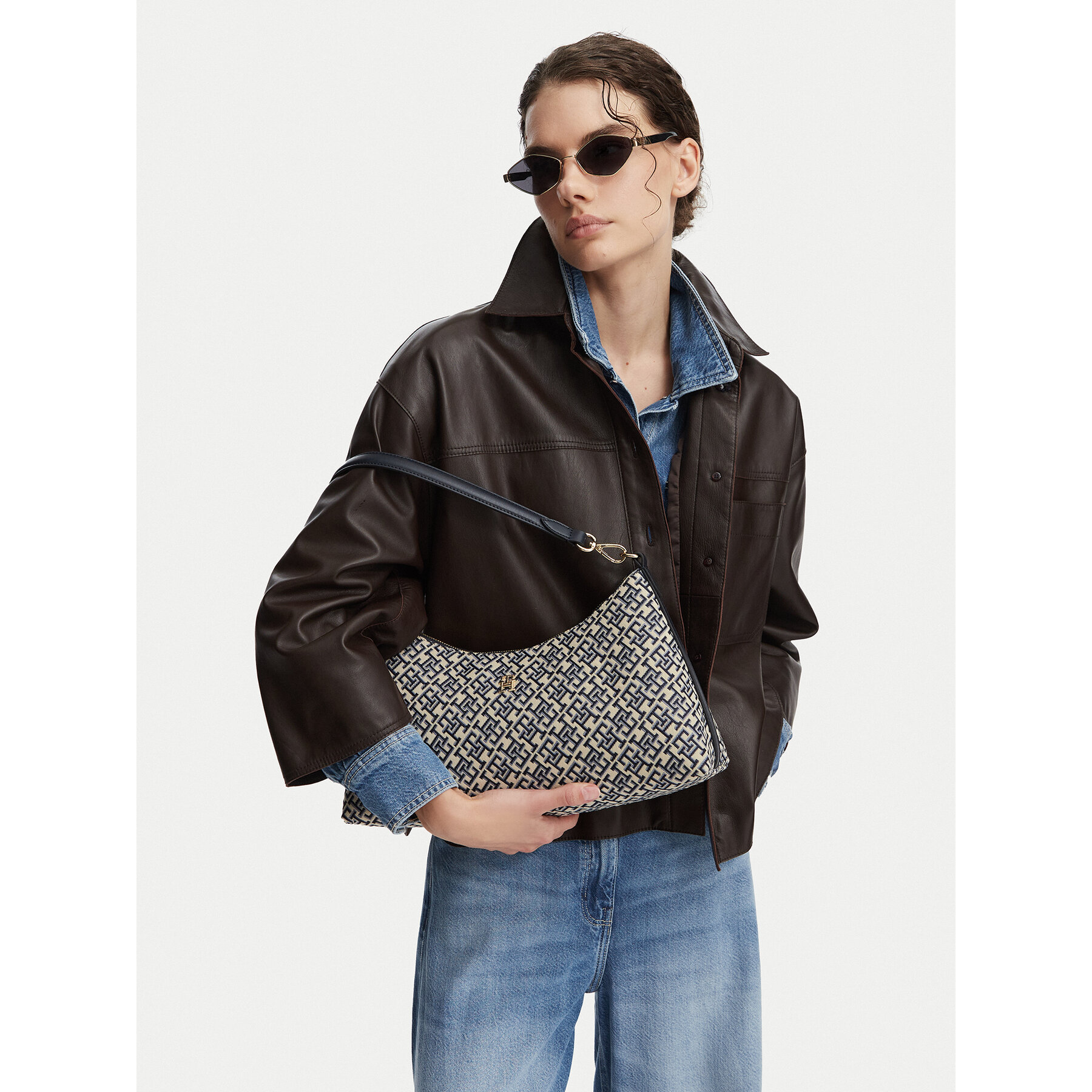 Geantă Tommy Hilfiger Th Icon Shoulder Bag Jacquard AW0AW18907 Bleumarin