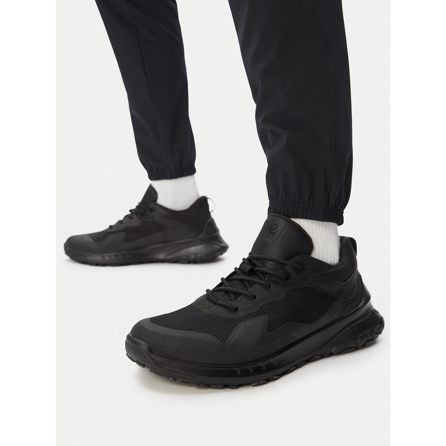 Sneakersy ECCO Ult-Trn 82433451094 Čierna