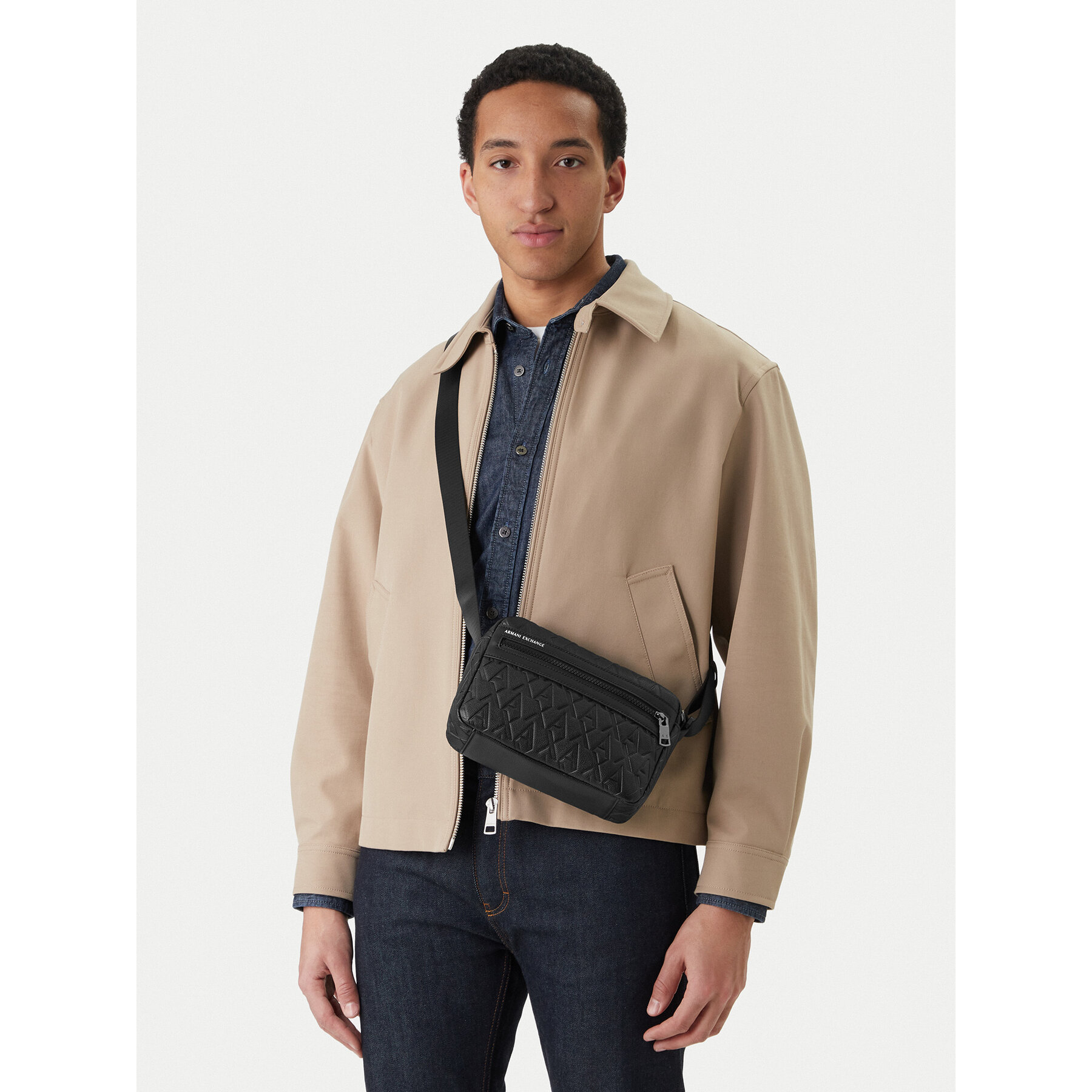 Geantă crossover Armani Exchange XM000240 AF12133 UC001 Negru