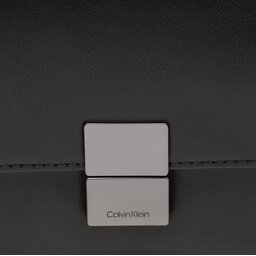 

Плоска сумка Calvin Klein Iconic Hardware Camera Bag K50K510254 BAX, Чорний