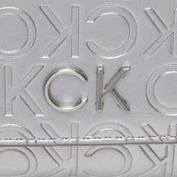 

Сумка Calvin Klein Re-Lock Trifold Md W/Chain_Emb K60K611383 Silver Emb/Deb PE6, Срібний