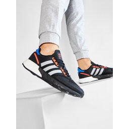 

Взуття adidas, Чорний