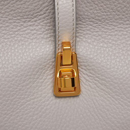 

Сумка Coccinelle PQR Coccinellemagie Soft E1 PQR 11 01 01 Light Grey Y08, Сірий