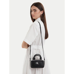 Calvin Klein Handtasche Calvin Klein Contrast Ck Mini Bauletto Bag LV04F1257G Schwarz