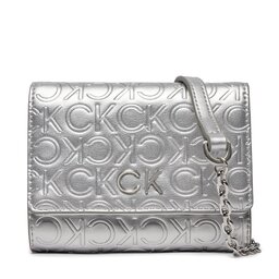Calvin Klein Handväska Calvin Klein Re-Lock Trifold Md W/Chain_Emb K60K611383 Silver Emb/Deb PE6
