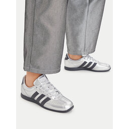 adidas Снікерcи adidas Barreda Lo HQ7384 Срібний