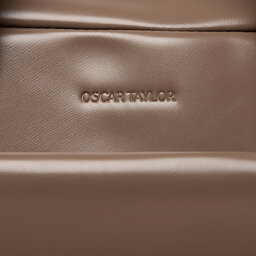

Сумка для ноутбука Oscar Taylor BOM-U-006-40-08 Lt Brown, Коричневий