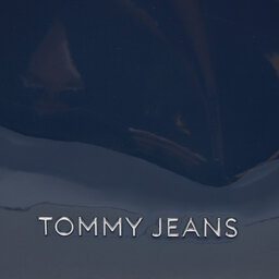 

Сумка Tommy Jeans Tjw Ess Must Shoulder Bag Patent AW0AW16136 Dark Night Navy C1G, Cиній
