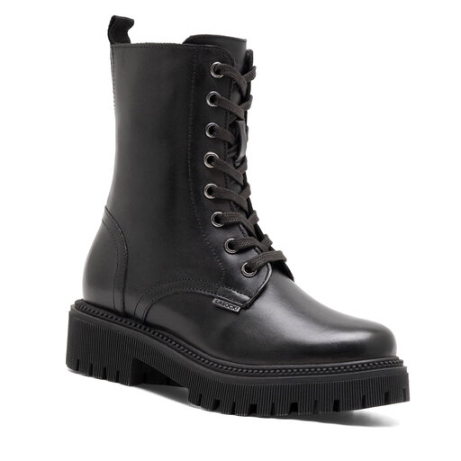 Buvisi nabirasi bilan külotsiz