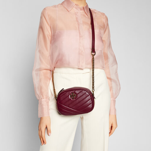 Bolso Tory Burch Kira Chevron Camera Bag 60227 Guinda/burdeos