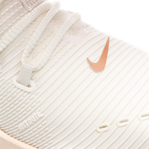 W nike air 2024 zoom elevate mtlc
