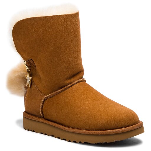 UGG W CLASSIC CHARM BOOT