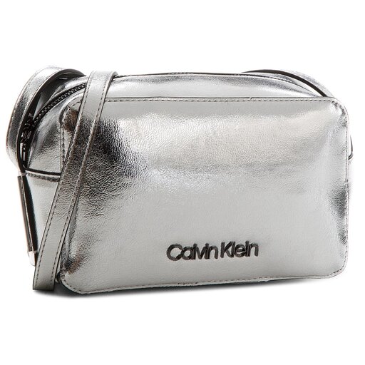 Handtasche Calvin Klein Frame Camera Bag M K60K604398 Silberfarben eschuhe