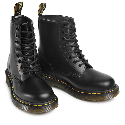 Smooth black dr martens sales