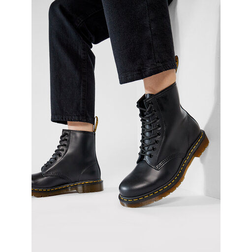 Smooth black doc martens deals