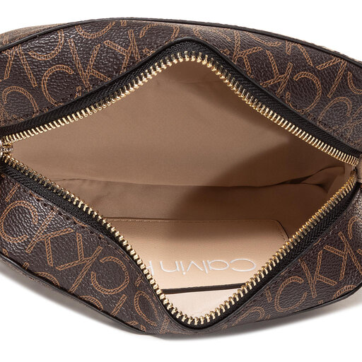 Handtasche Calvin Klein Camera Bag K60K607449 Braun eschuhe